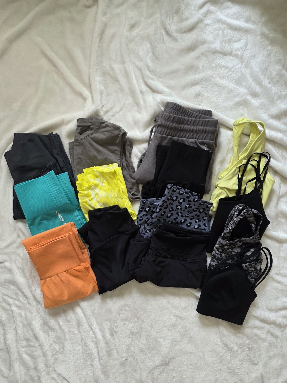 ✨ Women’s Activewear Clothing Bundle – Size XS/S – 14 Pieces ✨